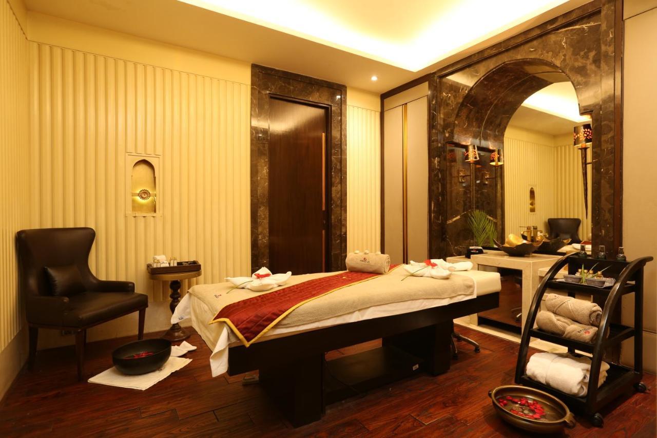 Crowne Plaza New Delhi Mayur Vihar Noida By Ihg Εξωτερικό φωτογραφία A spa treatment room
