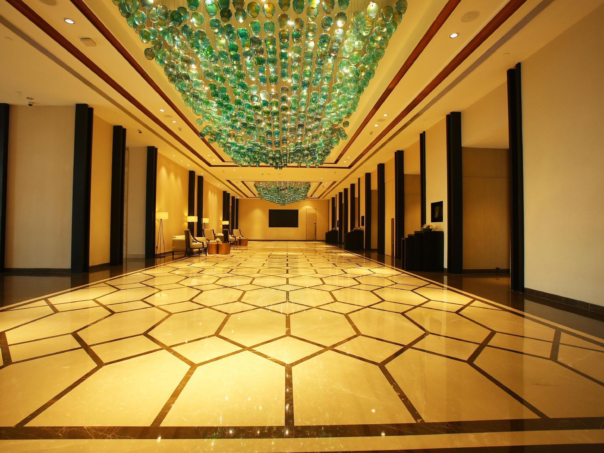Crowne Plaza New Delhi Mayur Vihar Noida By Ihg Εξωτερικό φωτογραφία The lobby of the Taj Mahal Palace, Mumbai