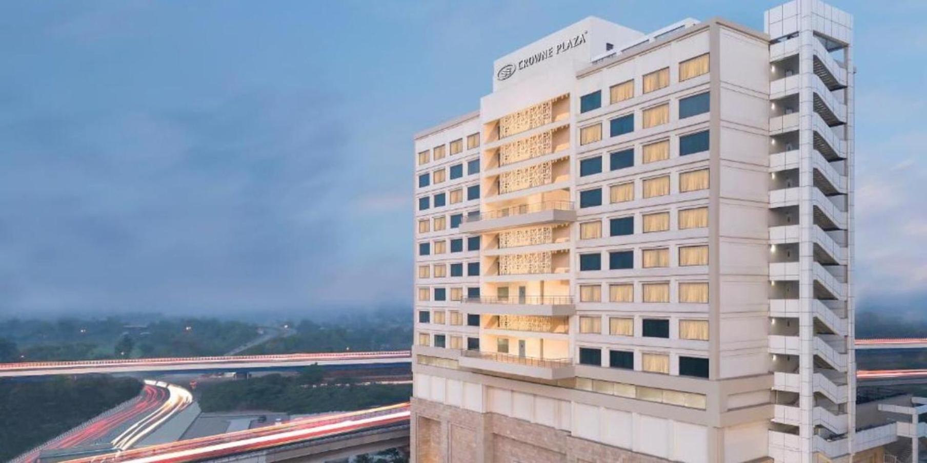 Crowne Plaza New Delhi Mayur Vihar Noida By Ihg Εξωτερικό φωτογραφία Crowne Plaza Hotel, Hyderabad