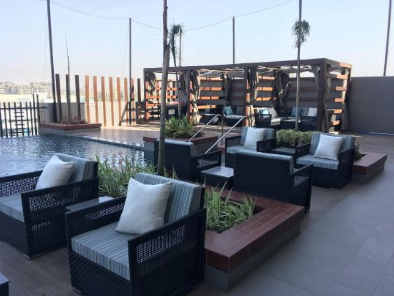 Crowne Plaza New Delhi Mayur Vihar Noida By Ihg Εξωτερικό φωτογραφία Rooftop pool at the hotel