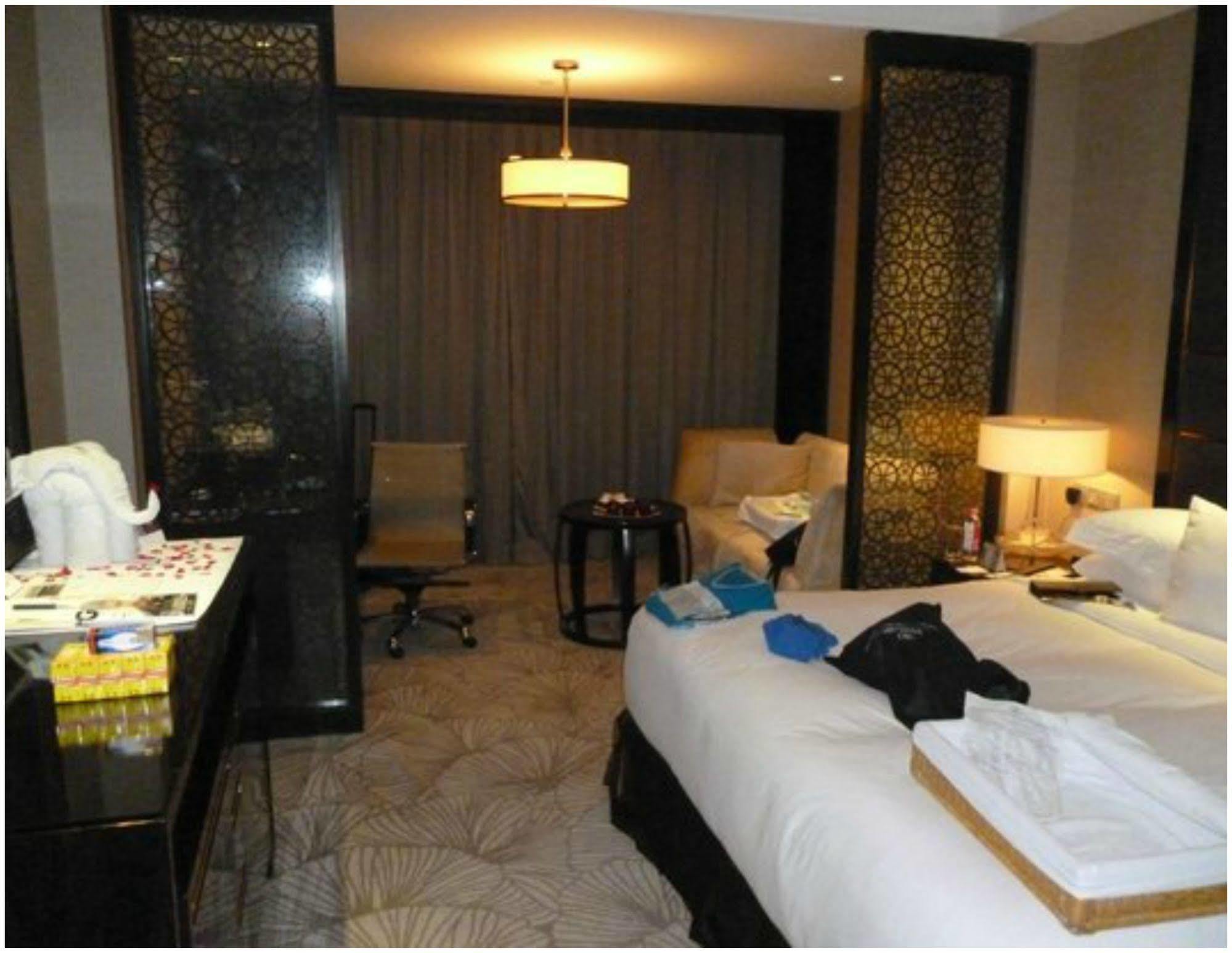 Crowne Plaza New Delhi Mayur Vihar Noida By Ihg Εξωτερικό φωτογραφία A room at the hotel